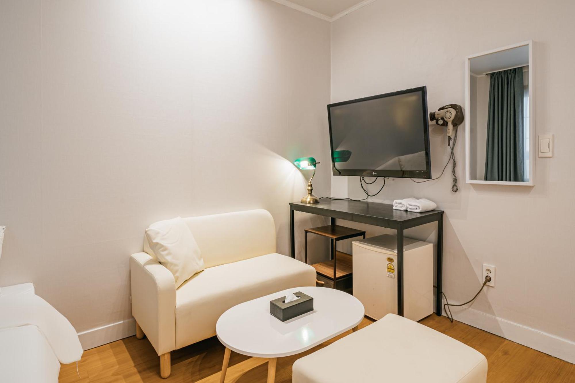 Lofy House Hostel เมืองเชจู ภายนอก รูปภาพ